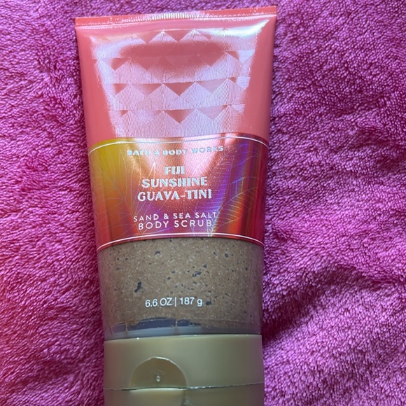 Brand new body scrub - Picture 1 of 2